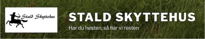 Deres kogo med græs i baggrunden